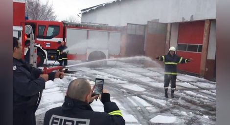 Изпратеният с ритуално къпане пожарникар Иван Панайотов: Беше много хубаво и емоционално, наистина се трогнах много