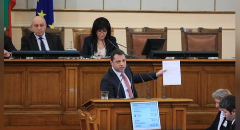 КС обяви за противоконституционен отказа на НС да приеме оставката на Делян Добрев