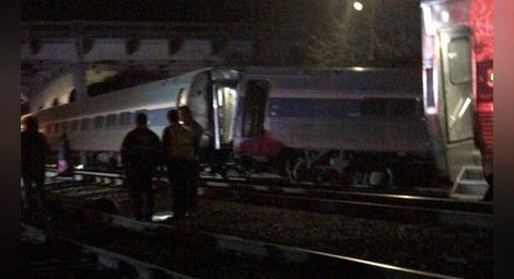 Най-малко 2-ма загинали и над 50 ранени при катастрофа на два влака в САЩ