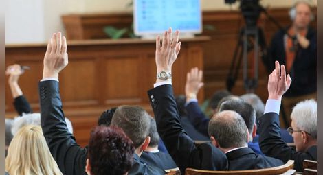 Законът за КТБ на Пеевски мина на второ четене