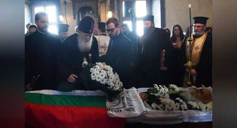 Патриарх Неофит пристигна за погребението на дядо Добри в Байлово