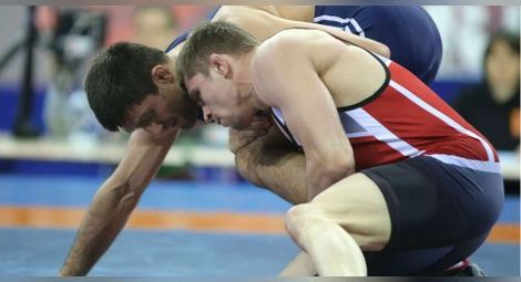 Валентин Йорданов видя в Сливен шампионски схватки на борци от „Юнак“