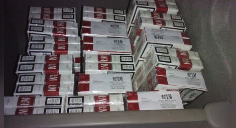 Турски тираджия опитал да прекара 170 кутии цигари в спойлера и кабината