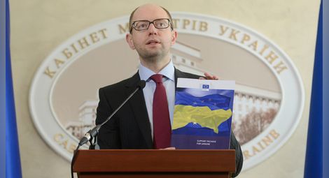 Арсений Яценюк: Украйна се намира на ръба на фалита