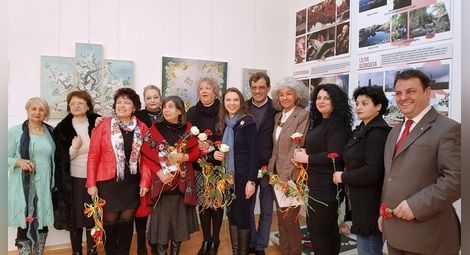 Мартенска изложба обединява сътворено от жени изкуство от двете страни на Дунав