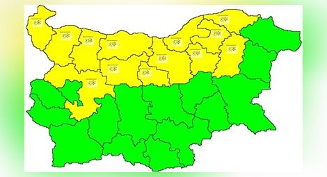 Жълт код за сняг и поледици в 13 области на страната утре
