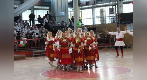 Над 1000 танцьори показаха майсторство  в стъпките на „Русчуклийска среща“ 