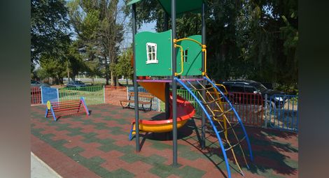 С над половин милион лева обновяват 20 детски площадки