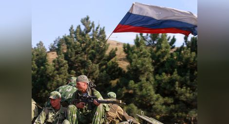 Украйна: Русия струпа 100 000 войници по границата