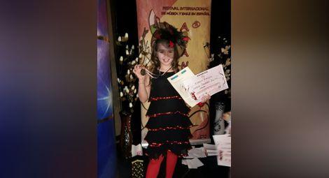 9-годишната Поли спечели  златен медал за испанска песен