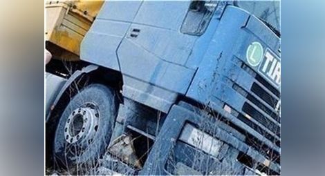 Мъж загина при катастрофа между тир и микробус на пътя Русе - Шумен