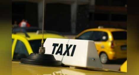 Таксиметров шофьор возил пътници с отнета книжка