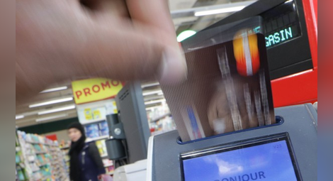 Арестуваха българин в Италия, клонирал кредити карти