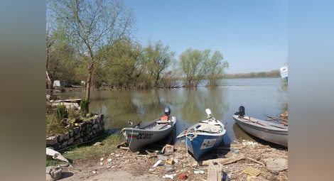 Рибари от Силистренско спорят с румънски граничари за остров в Дунав