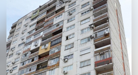 Жена се хвърли от 7-ия етаж в Бургас