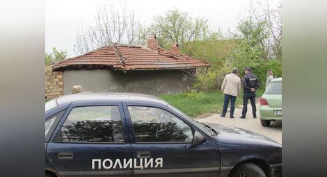 На тавана в тази къща беше намерено тялото на мъртвия Борис Долмаков. 				            Снимка: „Утро“