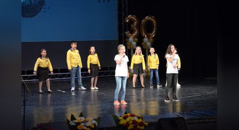 „Н.Обретенов“ празнува 30 години с концерт на малките си таланти