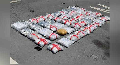 Двама българи са задържани в Перу с кокаин за 200 милиона долара