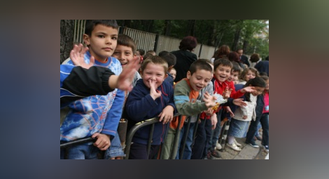 600 русенски деца дефилират  с "Българска Европа на децата" 
