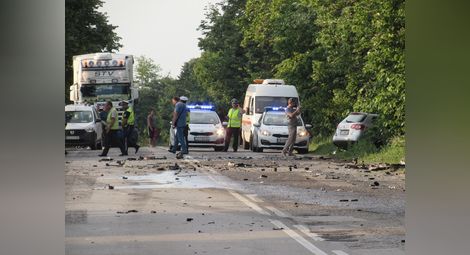 Лекият автомобил е виновен за тежката катастрофа на Мойсев баир