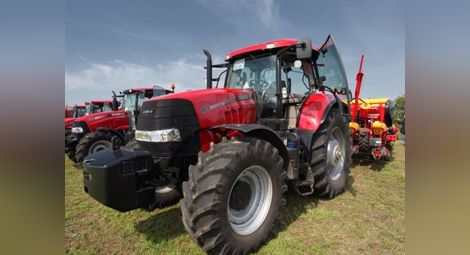 С още 15 нови трактора и комбайни  се обзаведоха русенските фермери