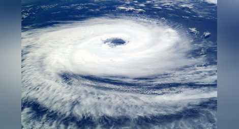 Средиземноморски циклон удря България! Иде опасно време