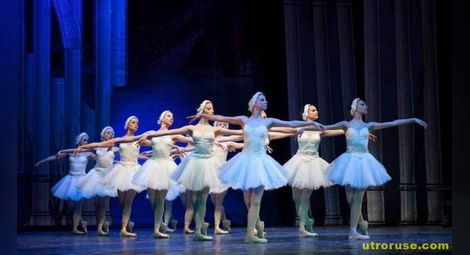 Балетът „Лебедово езеро“ от фестивала „Сцена край реката“ се мести в Операта