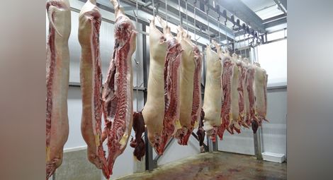 Рязкото поевтиняване на свинското месо не се отрази в магазините