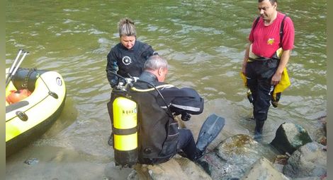 Водолаз откри удавеното в Струма дете