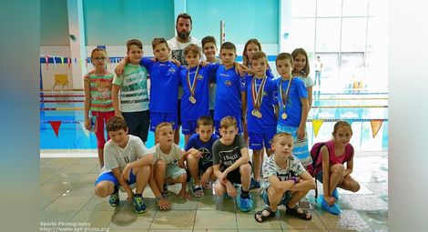Плувците на „Ирис“ с 11 медала от турнир в Плевен