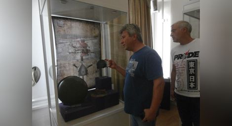 Мечове и бойни брадви на тракийски  воини показват в Историческия музей