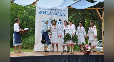 Ситово взе голямата награда от „Жива вода“ край лечебното аязмо в Каран Върбовка
