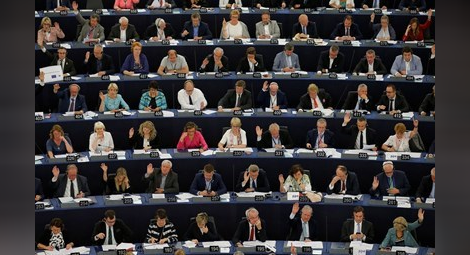 Евродепутатите отхвърлиха спорната директива за авторското право