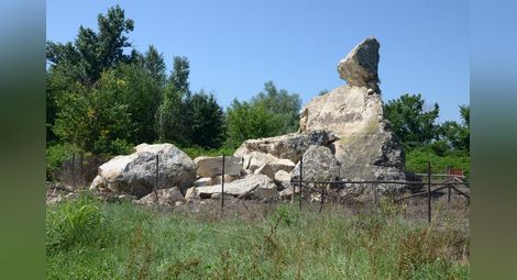 Хилядолетната скала на Крали Марко в Стълпище се превърна в руини