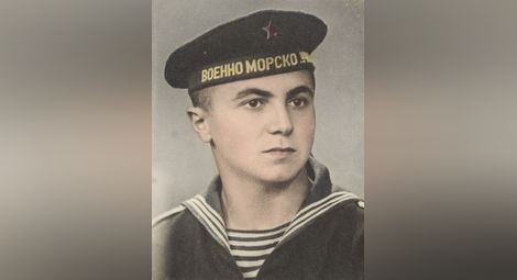 Кадет Любен Ботев по време на обучението му във Военноморското училище.