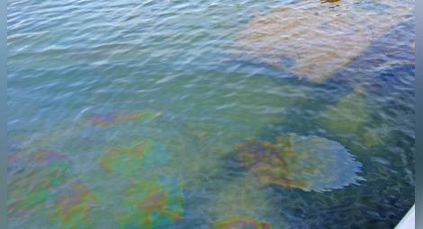 Разлив на нефт на плажа в Китен