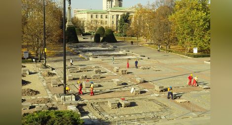 За ремонта на площада бяха похарчени 10 милиона лева. 			Снимка: Архив „Утро“