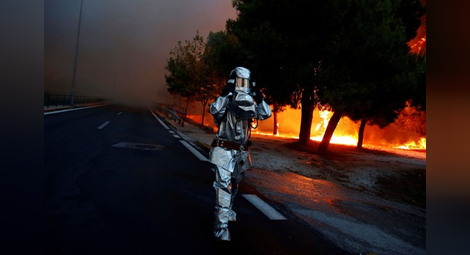 Огненият ад в Гърция взе десетки жертви