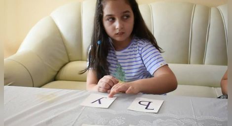 10-годишната Мелиса разчита на щедрост, за да каже „Мамо“