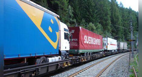 Румъния пробва да вози с влак украински тирове до Русе