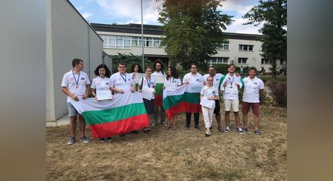Български ученици спечелиха девет медала на олимпиада по лингвистика