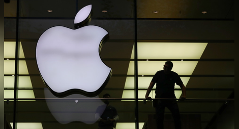 Apple отрекоха, че смартфоните им тайно записват притежателите си