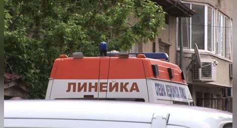 2-годишно дете почина, заключено в автомобил при 30 градуса в Сливенско