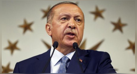 Във всяко полицейско управление в Турция "грейват" портрети на Ердоган