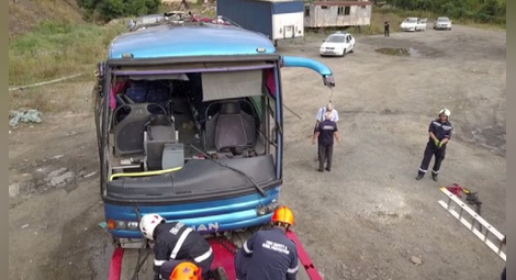 Прокуратурата иска „домашен арест” за шофьора на катастрофиралия край Своге автобус