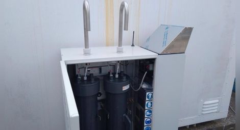 Това са двата контейнера за проби на апарата, който ще се задейства чрез SMS.                                                        Снимка: РИОСВ