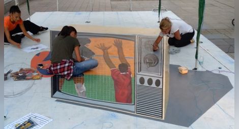 3D рисунки на площада показват красотата на волейбола през очите на осем художници