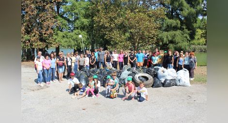 90 чувала с отпадъци събраха служители на община Русе в лесопарка Липник.
