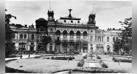 Доходното здание преди 100 години