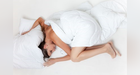 Спането по корем е най-вредната поза за сън